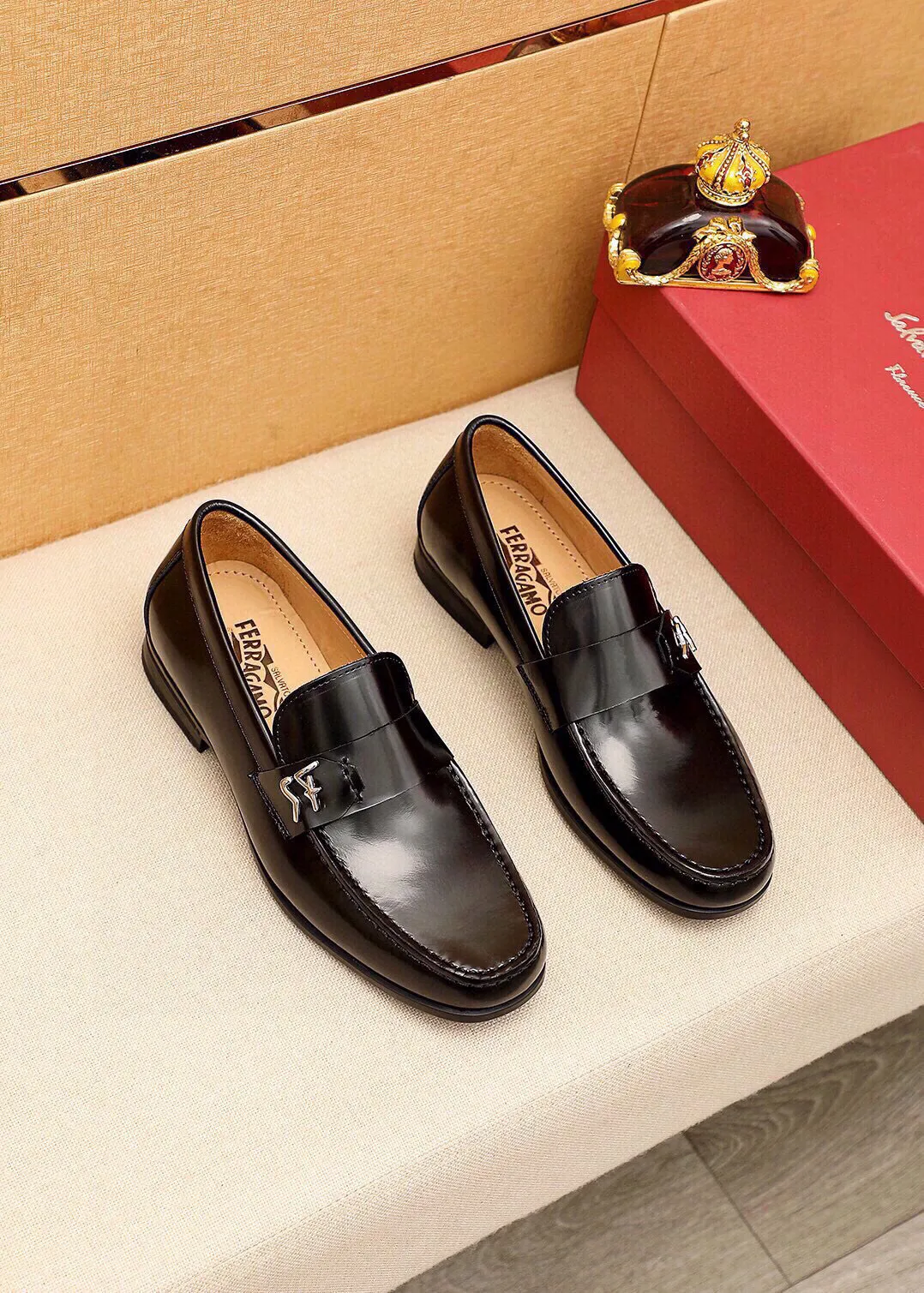 Men's shoes 💰480 💐 Product trademark: Ferragamo "Ferragamo" casual leather shoes Regular size: 38-44 (45🉑️customized) Product materials: Selected imported first-layer open-edge beaded cowhide leather upper + luxury hardware buckle, imported water-dyed cowhide leather lining. Strong three-dimensional visual effect, original outsole color: 4⃣️seed leather materials available